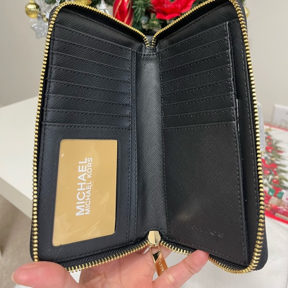 ‼️SOLD ‼️MK Phone Wallet - Picture 6 of 6